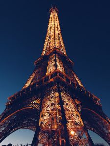 Torre Eiffel às escuras