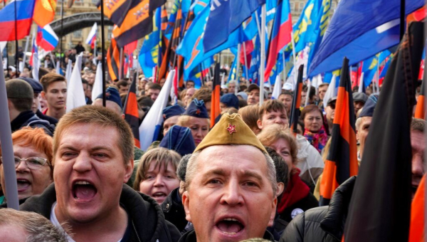 Protestos contra Putin, na Rússia (Foto: Alexander Zemlianichenko/AP)