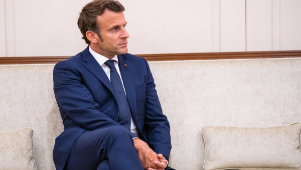 Após 8 meses de guerra, Macron diz que acordo de paz depende da Ucrânia