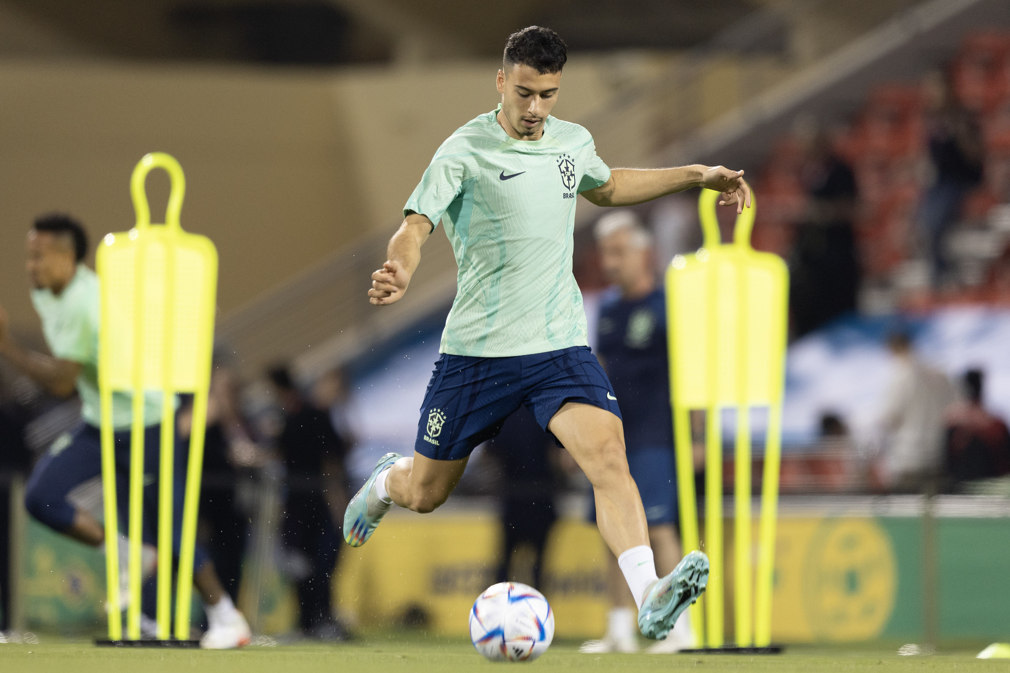 Brasil faz último treino antes da estreia na Copa