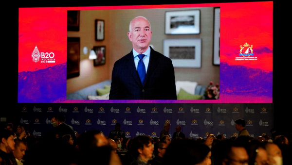 Bezos na reunião do G20: corte de 10 mil (Aaron Favila/AP)