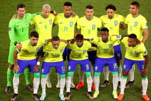 Time brasileiro sem Neymar posa antes do jogo: falta do atacante tornou a seleção pouco contundente (Foto: Fifa)