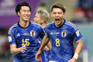 Japoneses comemoram primeiro gol, contra a Alemanha (Foto: Twitter)