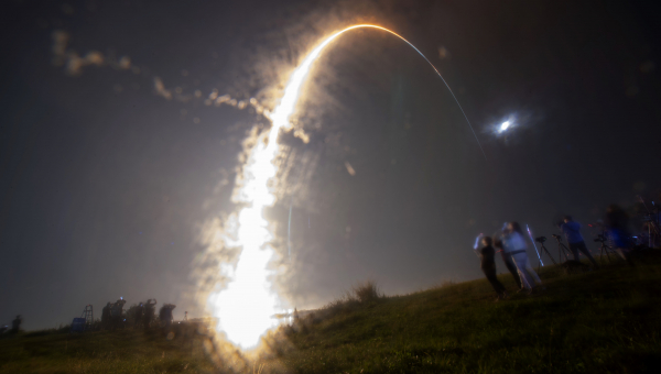 Lançamento do Artemis I, na madrugada (Jonathan Newton/WP)