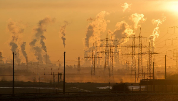Ciência diz que poluição segue em alta e aquecimento é ameaça (Foto: Pexels)