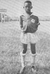 Pelé em seus primeiros jogos, em Bauru (Foto: álbum de família)