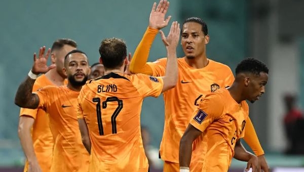 Holanda vence EUA e carimba primeira vaga para quartas de final