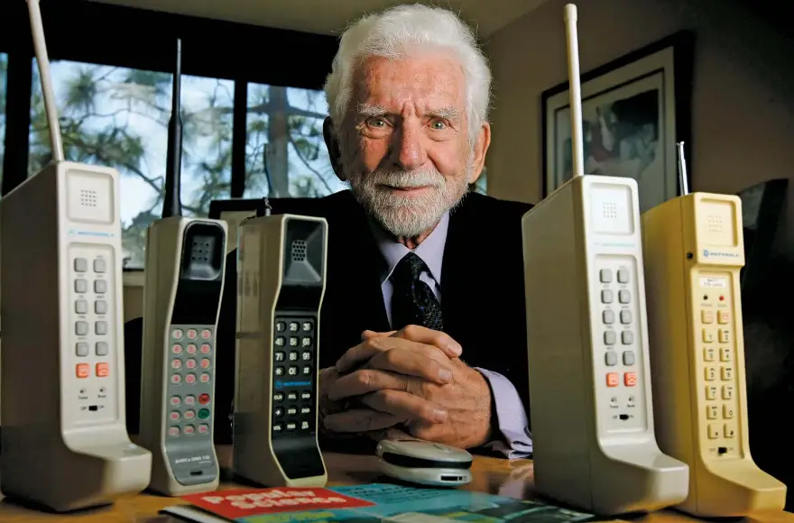 50 anos depois, inventor do celular vê comunicação sem privacidade