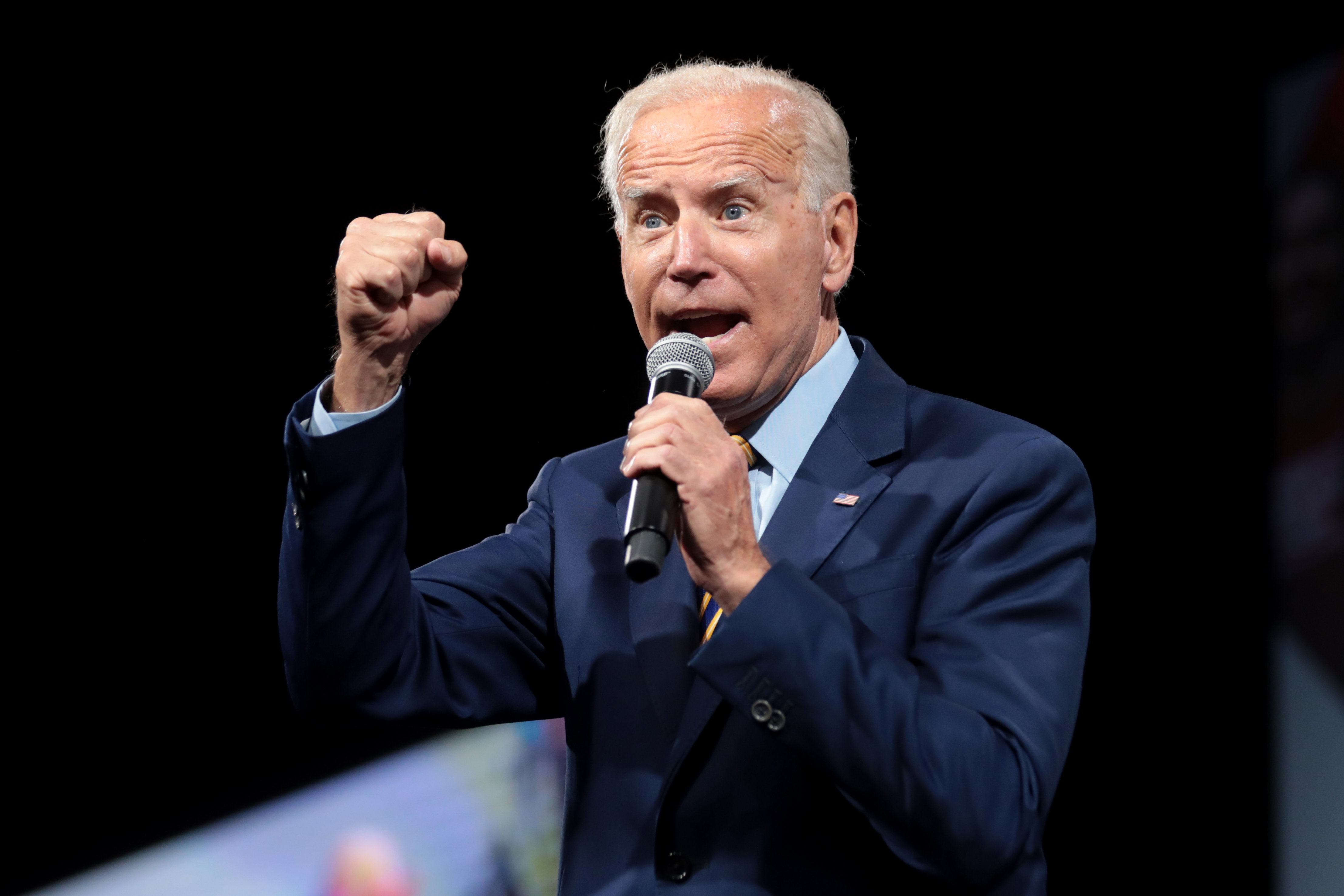 Aos 80 anos, Biden oficializa corrida à reeleição presidencial