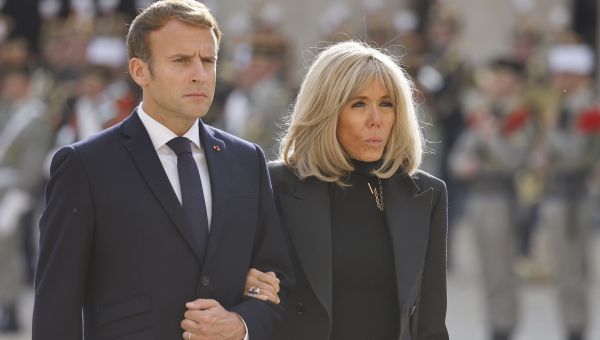 Manifestantes agridem sobrinho de Brigitte Macron