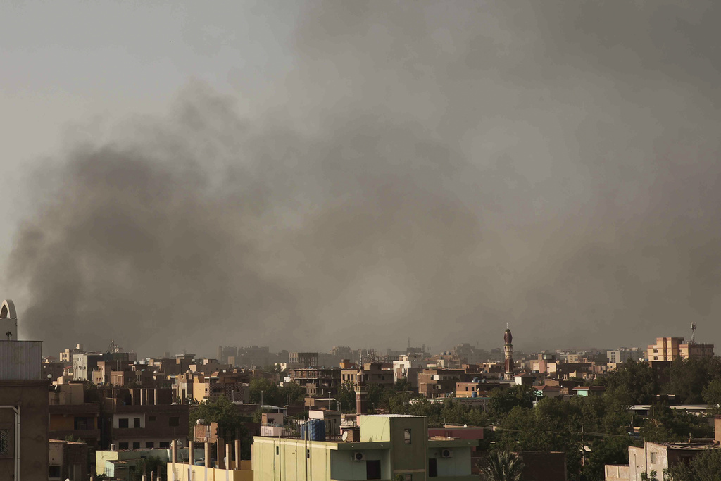 Guerra civil no Sudão já expulsou mais de 100 mil pessoas