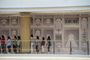 Chineses voltam a gastar e a indústria do luxo agradece