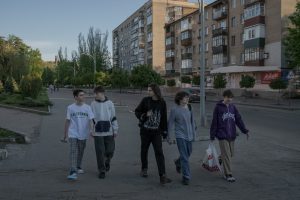 A guerra na Ucrânia faz outras vítimas: os adolescentes