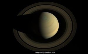 Saturno vence Júpiter