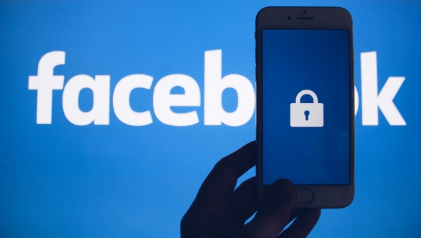 Facebook multado em € 1,2 bilhão por manipulação indevida de dados de usuários