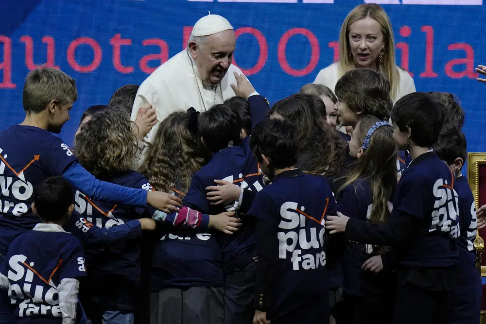 Papa Francisco e Giorgia Meloni pedem aos italianos que tenham mais filhos